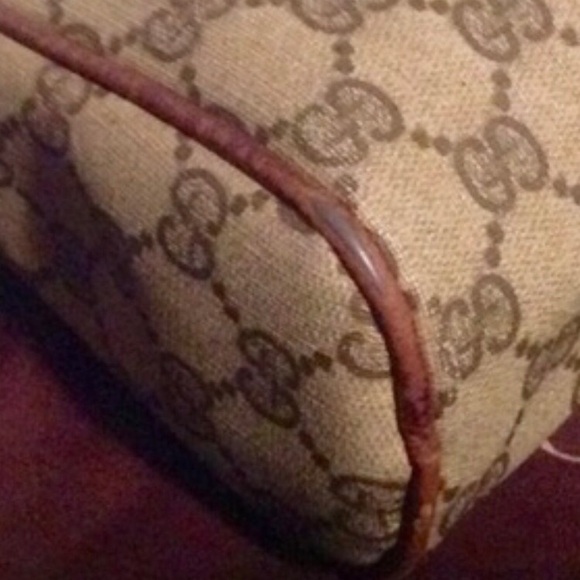 Gucci monogram clutch! - Picture 4 of 13